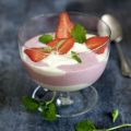 Hirsecreme mit Vanille und Erdbeeren