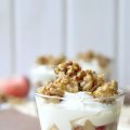 Pfirsich-Schicht-Dessert mit karamellisierten[...]