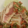 Tomaten-Koriander-Salsa mit gegrilltem Thunfisch
