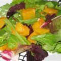 Mesclun-Mango-Salat mit Ingwer-Karotten-Dressing