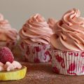 Zitronen Cupcakes mit Himbeer-Buttercreme