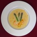Spargelcremesuppe mit Garnelen, grünem Spargel[...]