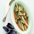 Miesmuscheln in Paprika-Safran-Sud mit Spargel