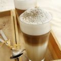 Milchkaffee mit Kardamom