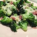 Brokkoli mit Schinken und Parmesan