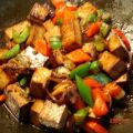 Tofu mit Paprika und Zwiebeln