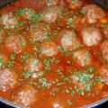 Hackfleischbällchen in feuriger Tomatensauce