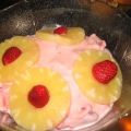 Dessert: Erdbeeren-Ananas-Eierlikör...Quark