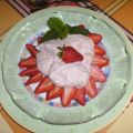 Rhabarber-Quark-Mousse mit frischen Erdbeeren