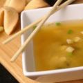 Japanische Fischbrühe mit Tofu (Miso-Suppe)