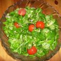 Feldsalat mit Tomaten und Senf-Dressing