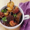 Rinderschmortopf mit Perlzwiebeln, Majoran und[...]