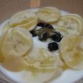 Joghurt mit Banane, Cranberrys und Honig