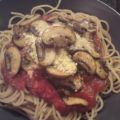Vollkornspaghetti mit Tomaten-Champignonsoße