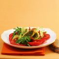 Maultaschen auf Tomaten-Rucola-Salat