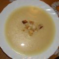 Käsesuppe mit Croûtons