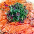 Lachs Sashimi mit Zitronen- Soja Dressing und[...]