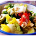 Salat mit Honig-Senf-Dressing