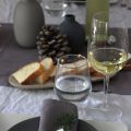 Weihnachtliches Table Setting mit Weinen von[...]