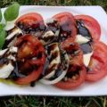 Tomatensalat mit Basilikum