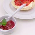 Erdbeer-Mango-Aufstrich mit frischer Minze