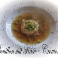 Bouillon mit Käse-Croutons