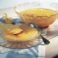 Pfirsich-Kokos-Kaltschale mit Ananas-Eis
