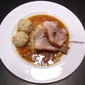 Krustenbraten mit Semmelknödel und Bayrisch[...]