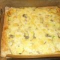 Pizza mit Zucchini und Gorgonzola