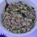 Wilder Reissalat mit Gurken