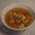 Gemüsesuppe mit Mettbällchen