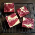 Brownie-Käsekuchen mit Erdbeermousse