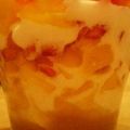 Joghurt-Dessert mit Mango, Honig und Granatapfel