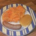 Möhreneintopf mit gekochter grober Bratwurst[...]