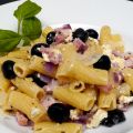 Rigatoni mit Oliven und Speck