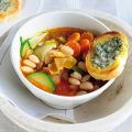 Minestrone mit Parmesan-Crostini