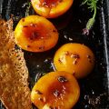 Geschmorter Pfirsich in Akazienhonig und[...]