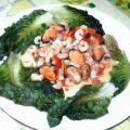 Meeresfrüchte auf Pfannkuchen mit Salatherzen