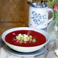 Rote-Bete-Suppe mit Schafskäse-Gremolata