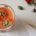Tomaten-Erdbeer-Tahin mit Avocado, Gurke und[...]