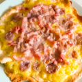 Kartoffel-Pizza mit Speck