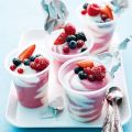 Joghurt-Mousse mit Buntem Beeren-Mix