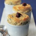 Cheddar-Soufflés mit Sauerampfer und Anchovis