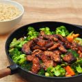 Würziger Tempeh-Gemüse-Wok