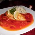 Hähnchenbrust auf Zwiebel-Paprika-Gemüse