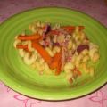 Nudel-Reste-Pfanne mit Speck und Karotten