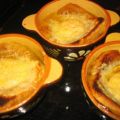 Suppe: Überbackenes Eigelb- Käse-Süppchen