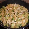 Putenfleisch mit Zucchini und Reis