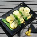 Zucchini roh mit Zitrone