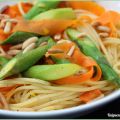 Pasta mit grünem Spargel, Karotten und Ingwer *